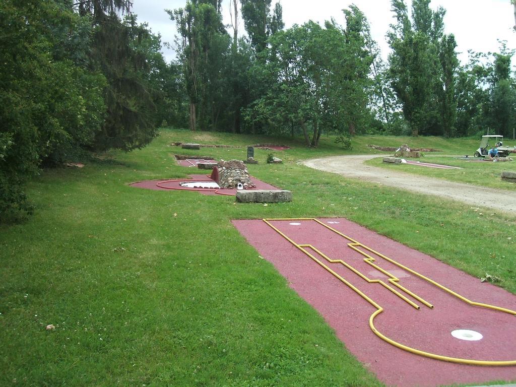 Camping Parc Du Chateau D'Allot Hotel Boé Kültér fotó