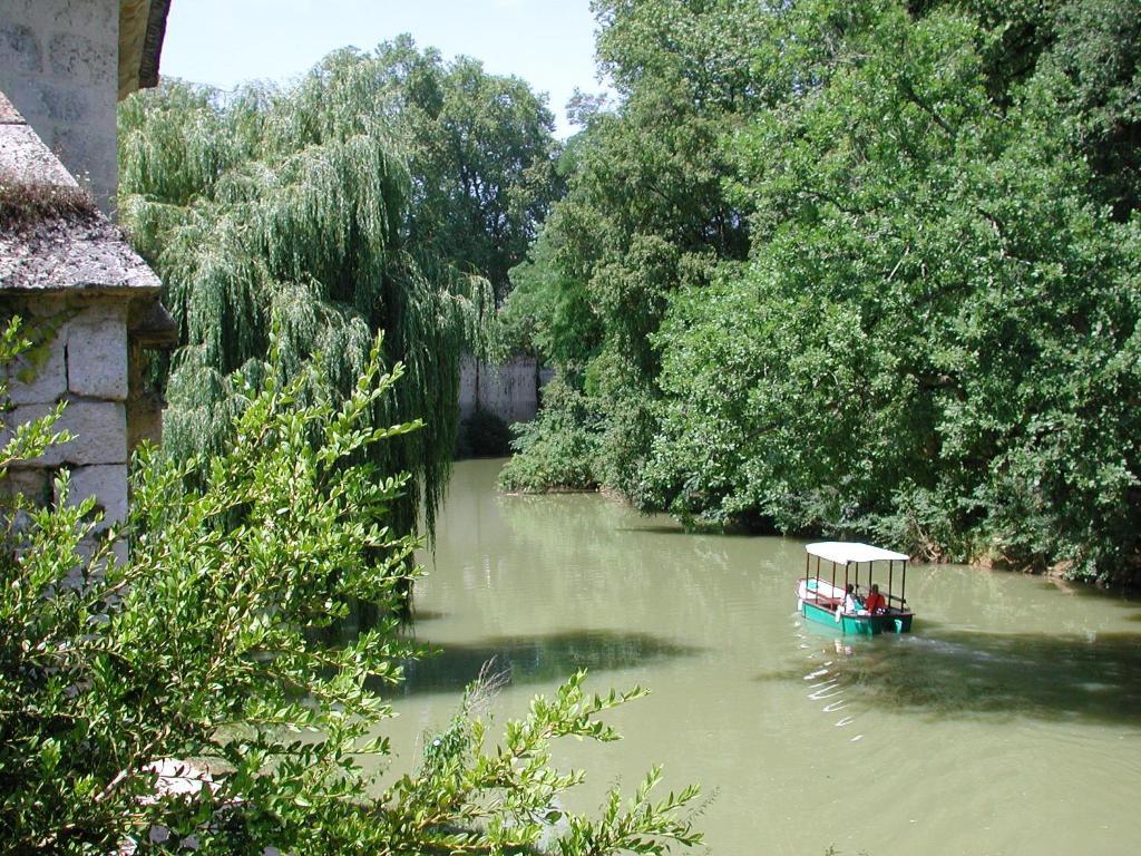 Camping Parc Du Chateau D'Allot Hotel Boé Kültér fotó